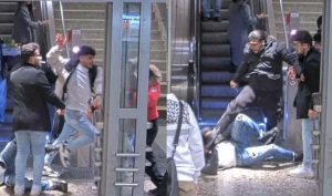 Niemcy: Frankfurt. Prawie rok po brutalnym pobiciu 20-latka w metrze policja pub