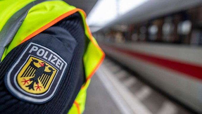 Niemcy: Freising. Senegalczyk opluł i popchnął kobietę w sporze o miejsce w pociągu