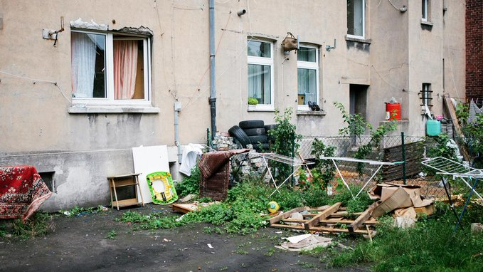 🇩🇪Niemcy: Gelsenkirchen. Zrujnowane nieruchomości wynajmowane Romom z Bułgarii i Rumunii