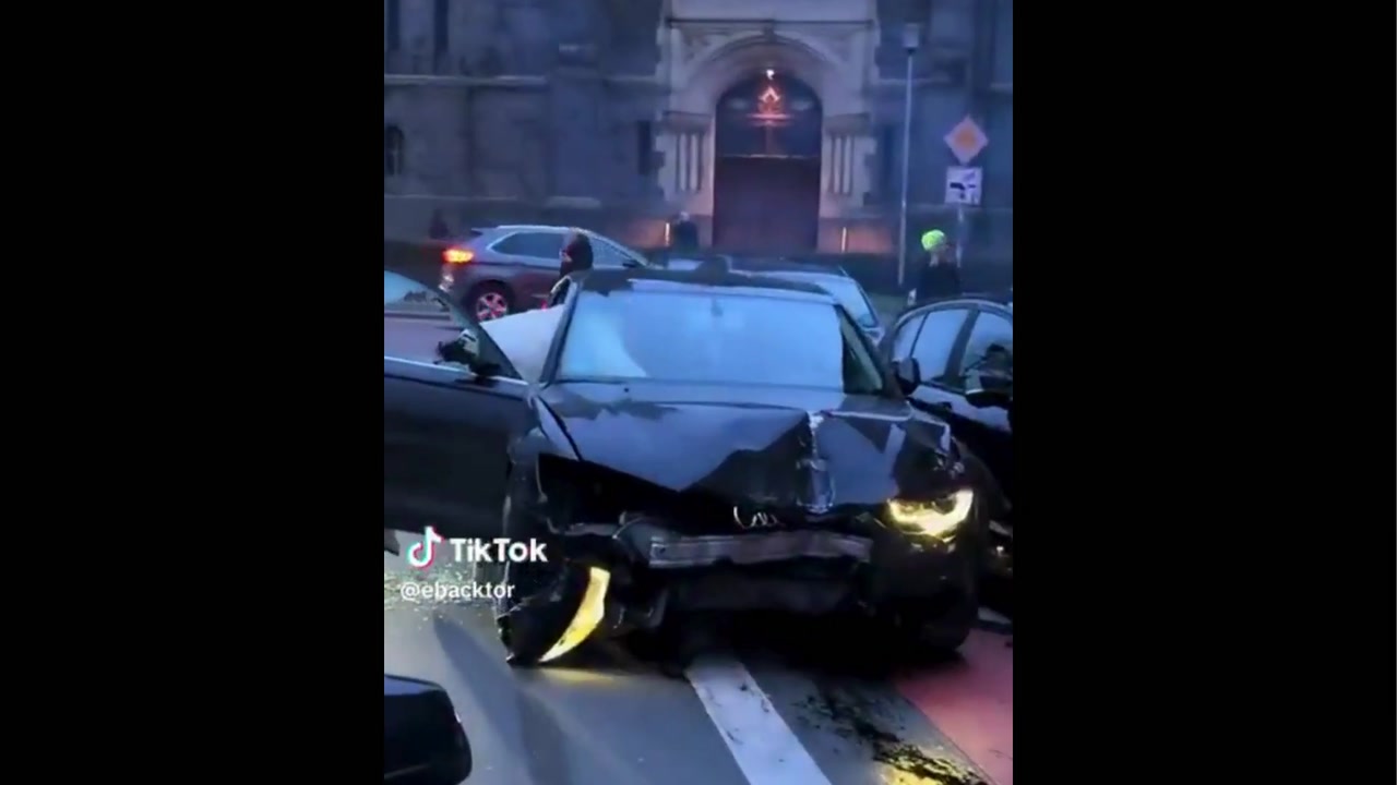🇩🇪Niemcy: Gießen. Kierowca wjechał w ludzi na przystanku, czworo rannych