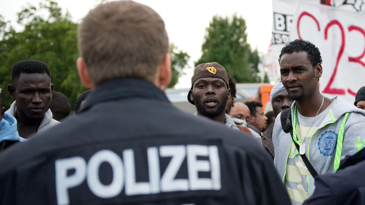 Niemcy: Hamburg. Badanie ujawnia uprzedzenia wobec imigrantów u policjantów