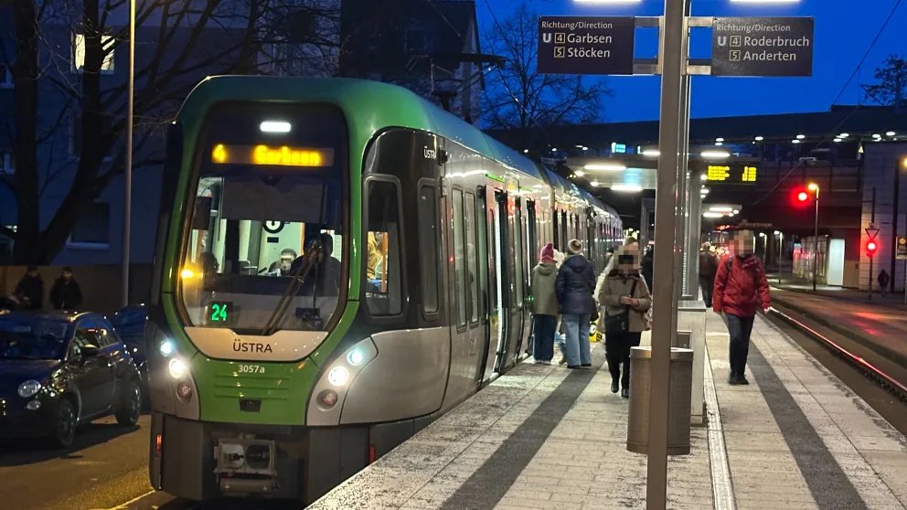 Niemcy: Hanower. Dwa ataki nożem na przystankach w ciągu doby