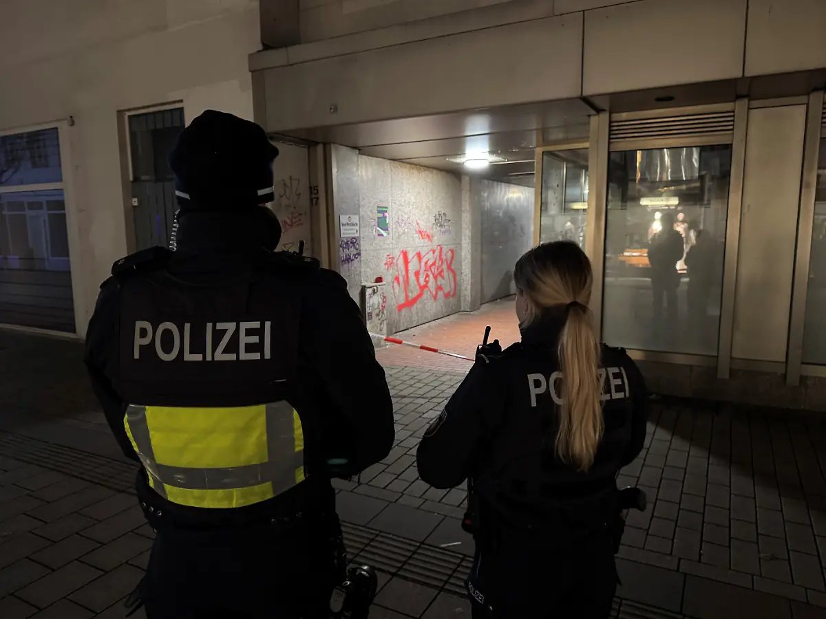 Niemcy: Herford. Nastolatek ciężko ranny w ataku nożem przy jarmarku