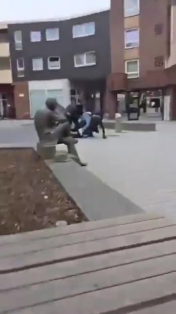 🇩🇪Niemcy: Herten. Atak siekierą przed kawiarnią, dwóch poważnie rannych