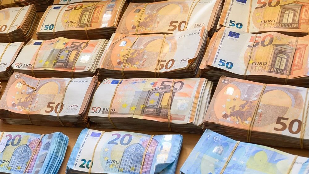 Niemcy: Kolonia. Jubiler przelał 348 mln euro przez nielegalny system Hawala