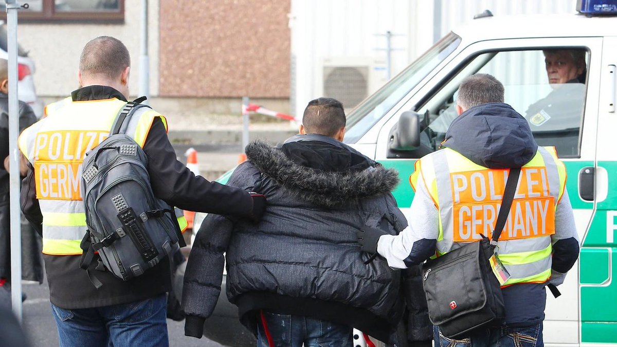 🇩🇪Niemcy: Nadrenia Północna-Westfalia. Więcej nieudanych niż wykonanych deportacji