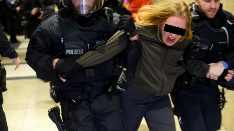 Niemcy: Neu-Isenburg. Ok. 9 tys. osób demonstrowało przeciw wystąpieniu Alice Weidel, starcia z policją
