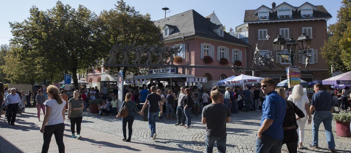 Niemcy: Schopfheim. Nagi mężczyzna z Gambii zaatakował nożem, ranił trzech policjantów