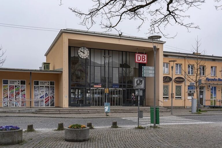 Niemcy: Traunstein. Nastoletni Rumun zaatakował nożem kobietę, areszt zawieszony