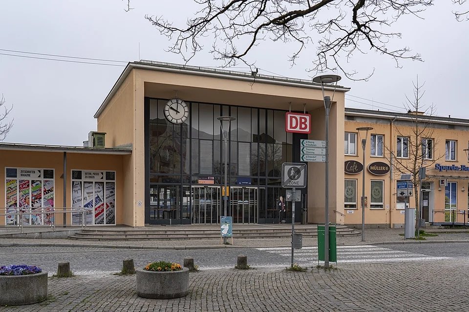🇩🇪Niemcy: Traunstein. Nastoletni Rumun zaatakował nożem kobietę, areszt zawieszony