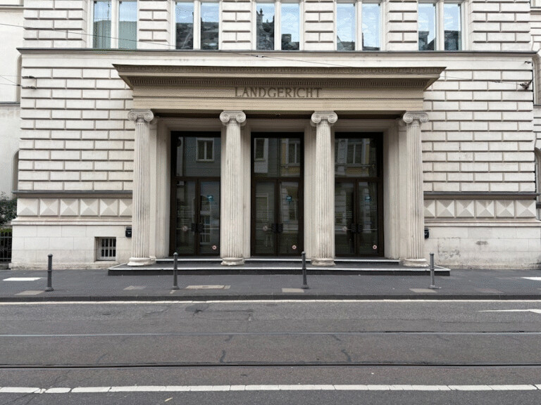 Niemcy: Weilerswist. Syryjczyk przed sądem za 19 przestępstw – „zostałem zaczarowany”