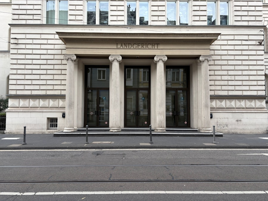 🇩🇪Niemcy: Weilerswist. Syryjczyk przed sądem za 19 przestępstw – „zostałem zaczarowany”