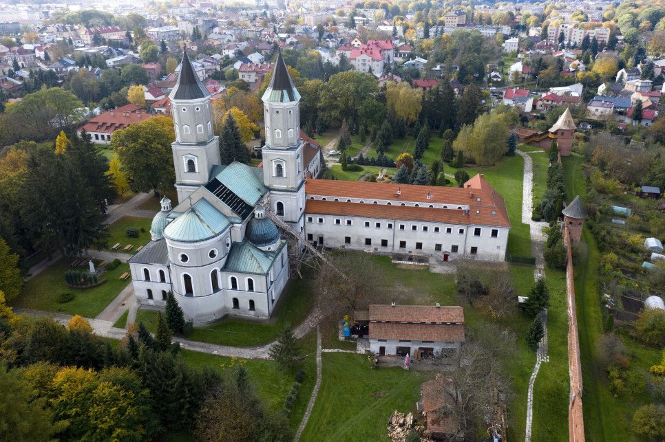 🇵🇱Polska: Jarosław. Ksiądz zmarł po ataku nożownika w opactwie