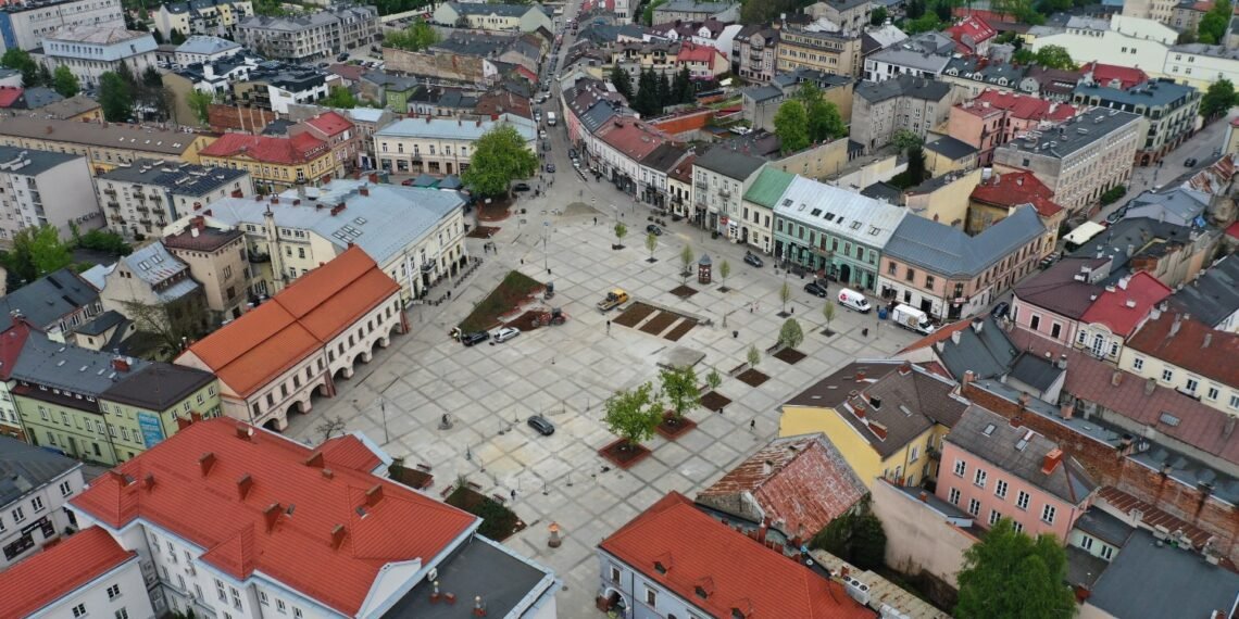 🇵🇱Polska: Kielce. Pijany 20-latek z Ukrainy oddał sześć strzałów na rynku