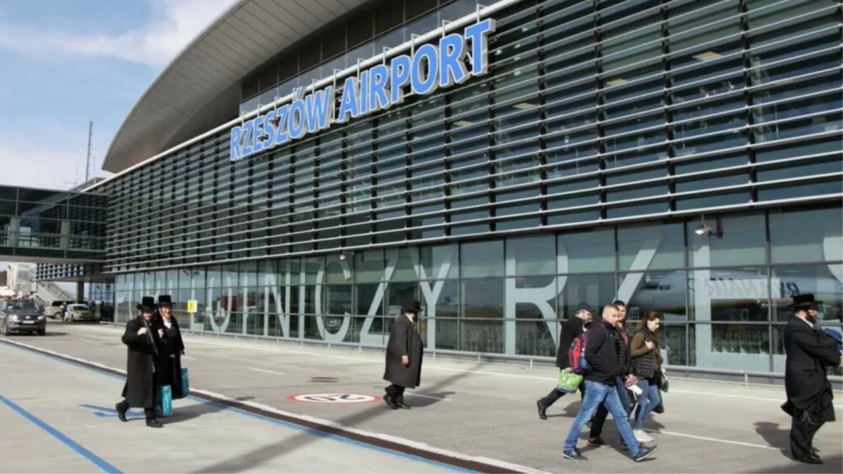 🇵🇱Polska: Rzeszów-Jasionka. Pięciu agresywnych pasażerów z Izraela wyprowadzonych z samolotu