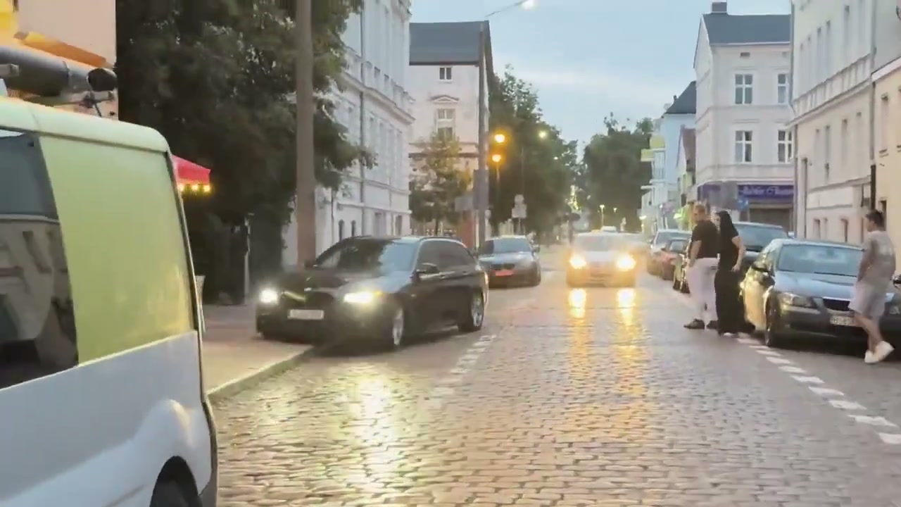 🇵🇱Polska: Słupsk. Pijany 17-letni obywatel Mołdawii staranował sześć aut