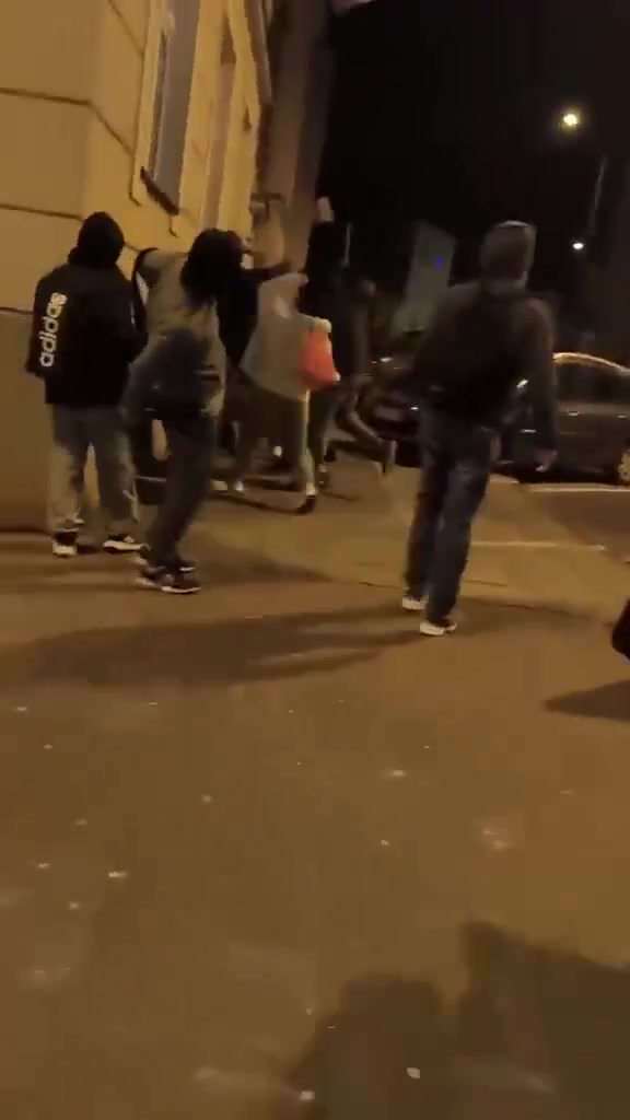 🇵🇱Polska: Słupsk. Trzej Kolumbijczycy zatrzymani po brutalnej bijatyce w centrum miasta