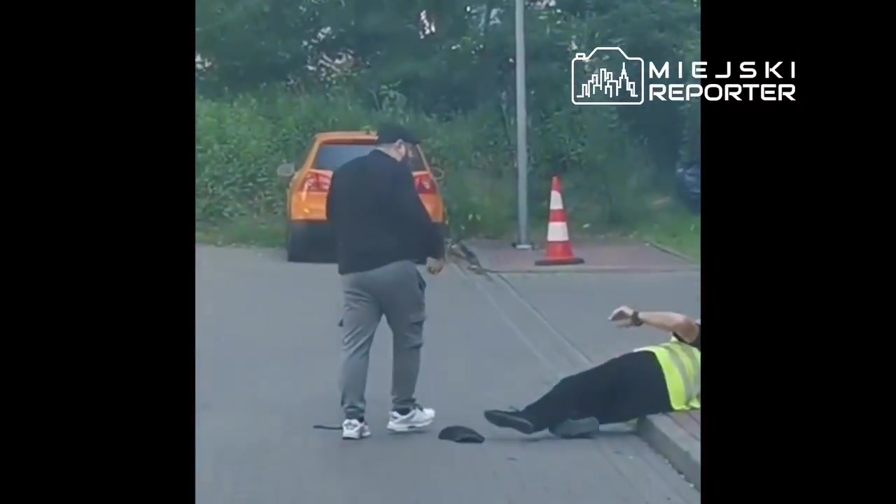 🇵🇱Polska: Warszawa. Imigrant dostawca pobił ochroniarza i groził mu nożem