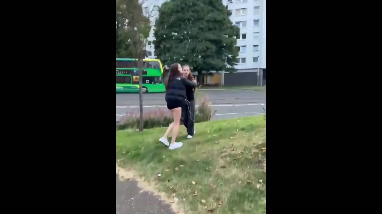 🇬🇧Szkocja: Dundee. 14-latka zatrzymana z nożem po obronie siostry przed imigrantem