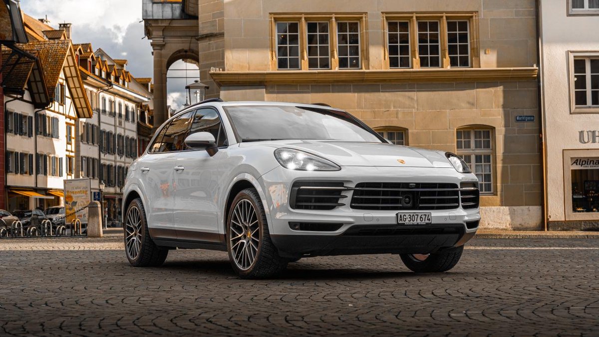 🇨🇭Szwajcaria: Uchodźca jeżdżący Porsche musi zwrócić pomoc socjalną