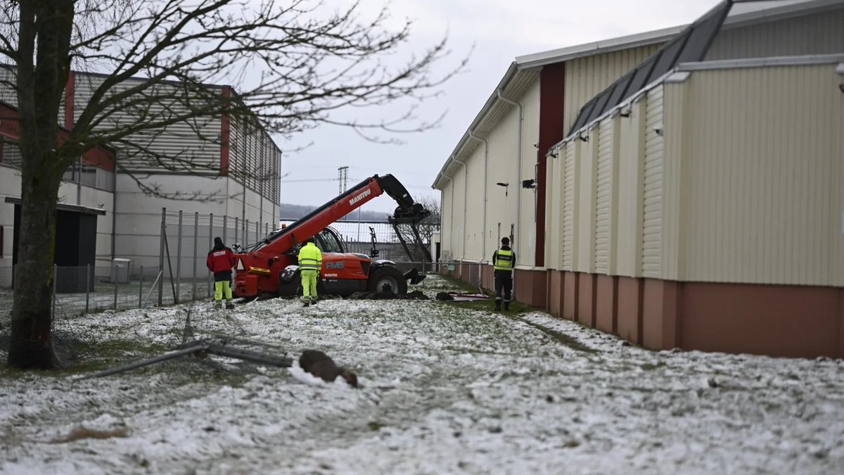 🇸🇪Szwecja: Åstorp. Dwóch mężczyzn odbito z ośrodka dla migrantów wózkiem widłowym