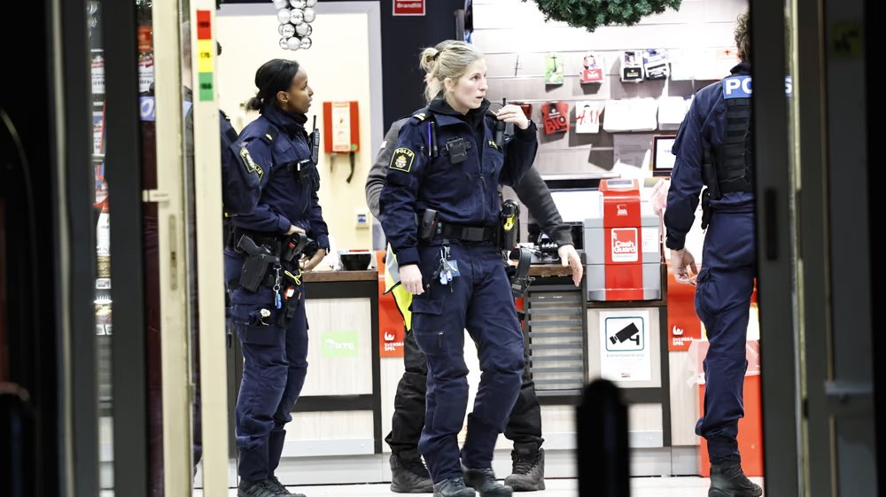 🇸🇪Szwecja: Norsborg. 26-latek zasztyletował 60-letnią ekspedientkę w sklepie