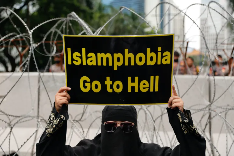 🇸🇪Szwecja: Rząd rezygnuje z pojęcia „islamofobia”, chce przekonać UE i ONZ