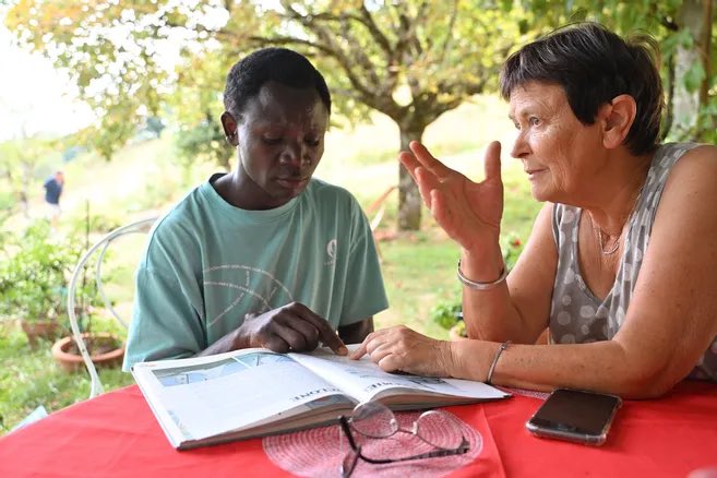 🇫🇷Francja: Tulle. Para gości nieletniego migranta z Gwinei, uznanego przez służby za pełnoletniego
