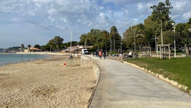 🇫🇷Francja: Tulon. Napastnicy pchnęli nożem 24-latka na parkingu przy plaży
