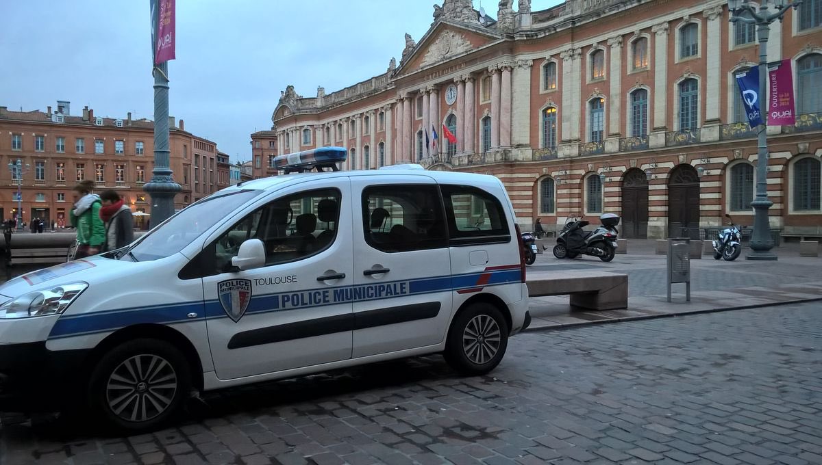 🇫🇷Francja: Tuluza. Napastnik zaatakował nożem dwoje policjantów, krzyczał Allah akbar