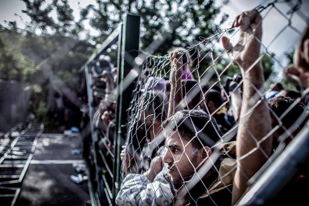 UE: Parlament Europejski przyjął przepisy o centrach powrotnych i dłuższej detencji migrantów