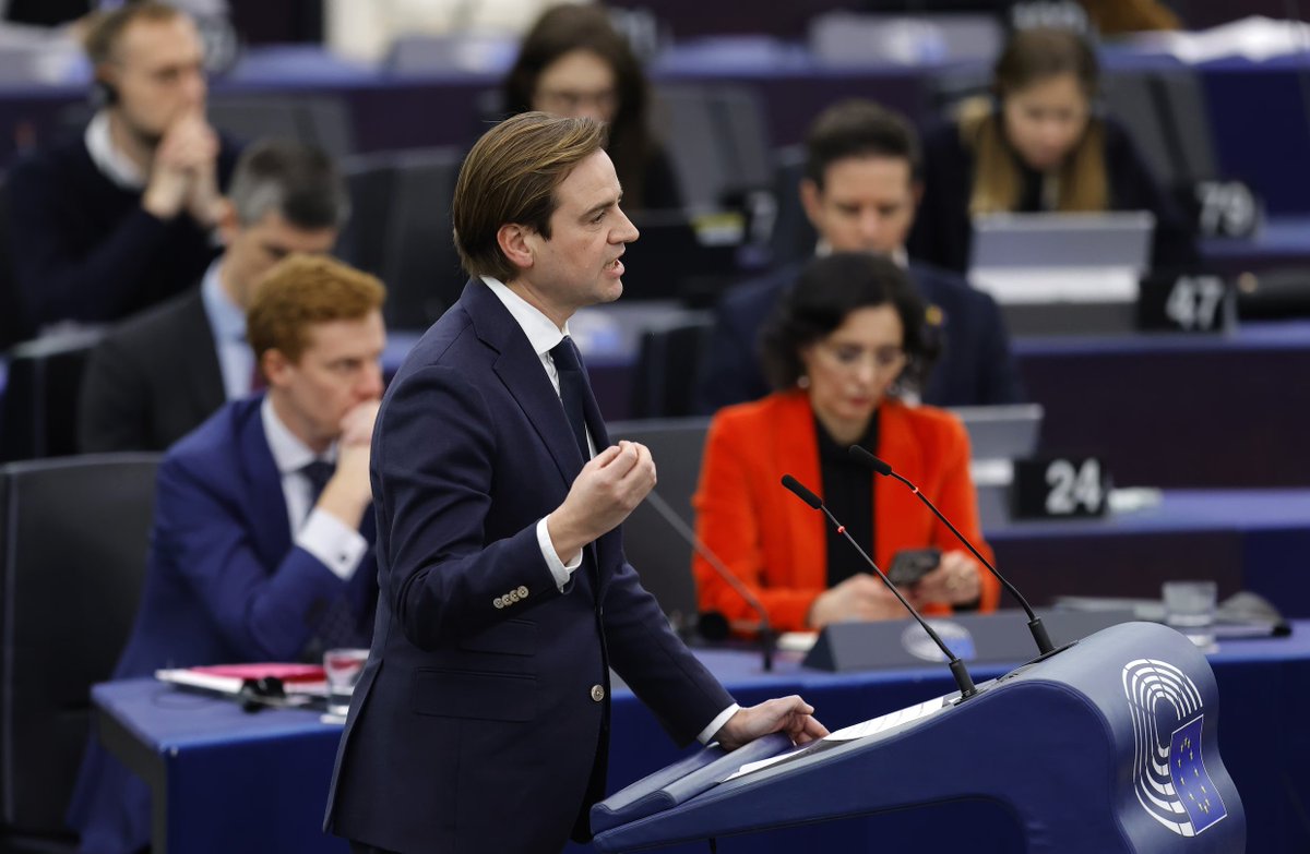 Unia Europejska. Europoseł Azmani pracuje nad planem zwiększenia powrotów odrzuconych azylantów