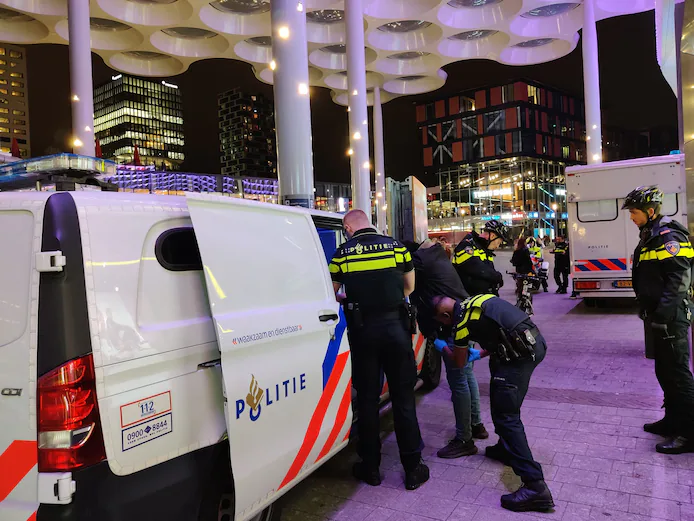 🇳🇱Holandia: Utrecht. Bójki grup imigrantów przy dworcu centralnym