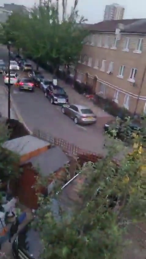 🇬🇧Wielka Brytania: Londyn. Mężczyzna dwukrotnie celowo potrącony przez samochód