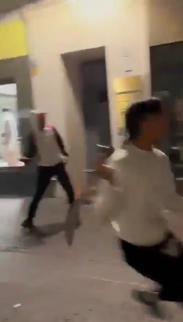 🇮🇹Włochy: Bolzano. Bójka imigrantów z maczetami w centrum miasta