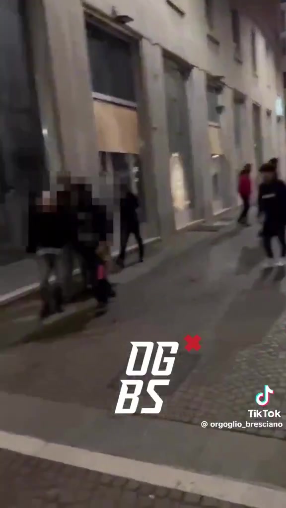 🇮🇹Włochy: Brescia. Nocna bójka z nożem w centrum miasta, siedmiu zidentyfikowanych
