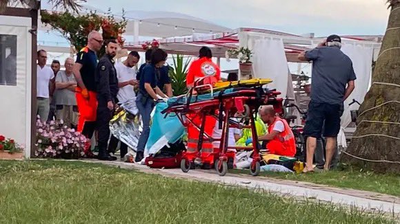 🇮🇹Włochy: Fermo. Albańczyk w śpiączce po obronie klienta przed napastnikami