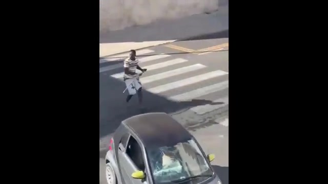 🇮🇹Włochy: Martina Franca. Mężczyzna uszkadzał samochody metalowym prętem
