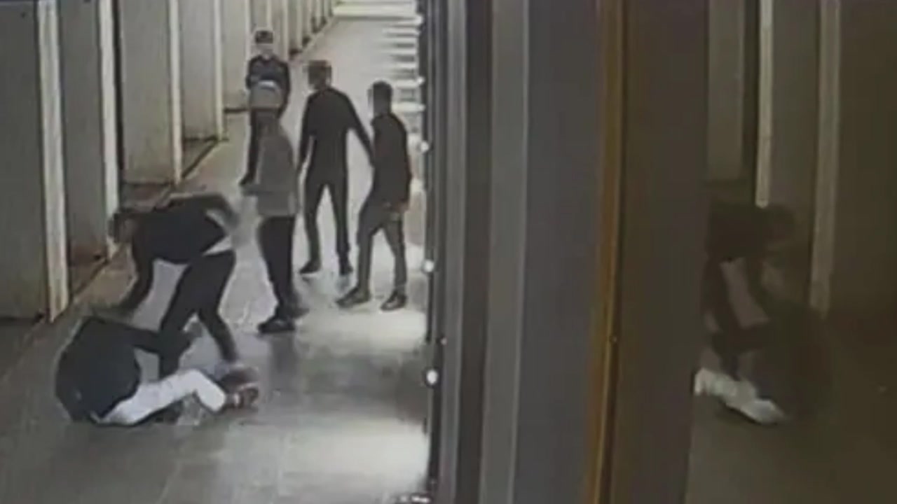 🇮🇹Włochy: Mediolan. Student sparaliżowany po ataku nożem w strefie Corso Como