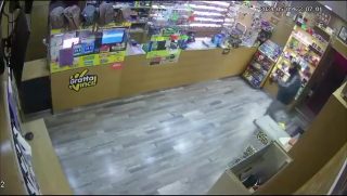 Włochy: Sassari. Sprzedawczyni odparła uzbrojonego rabusia w sklepie tytoniowym